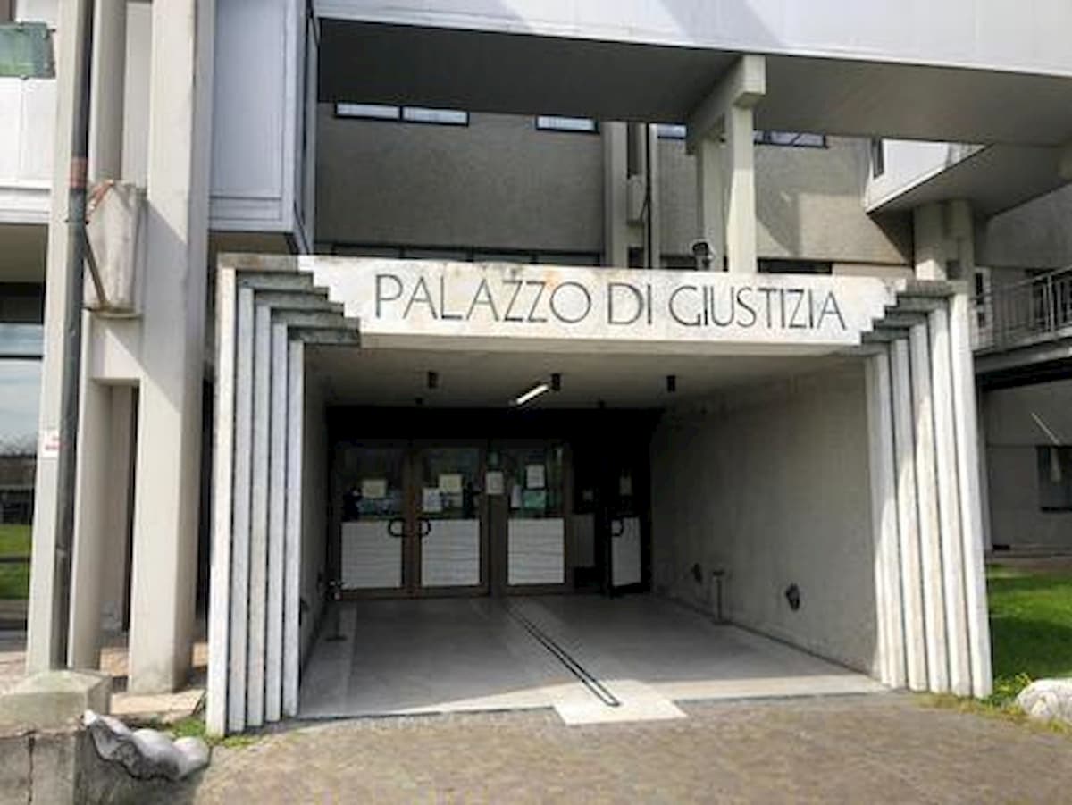 Prato, prof di ripetizioni ha un figlio dal suo studente: lui avrebbe avuto 13 anni al primo rapporto