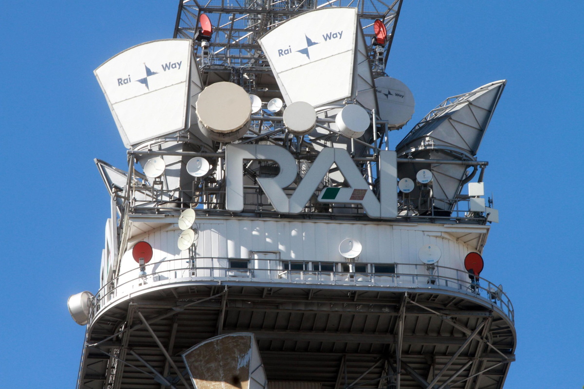 Agcom multa Rai per 1,5 mln: Violazione pluralismo. Pd: Via Salini e vertici