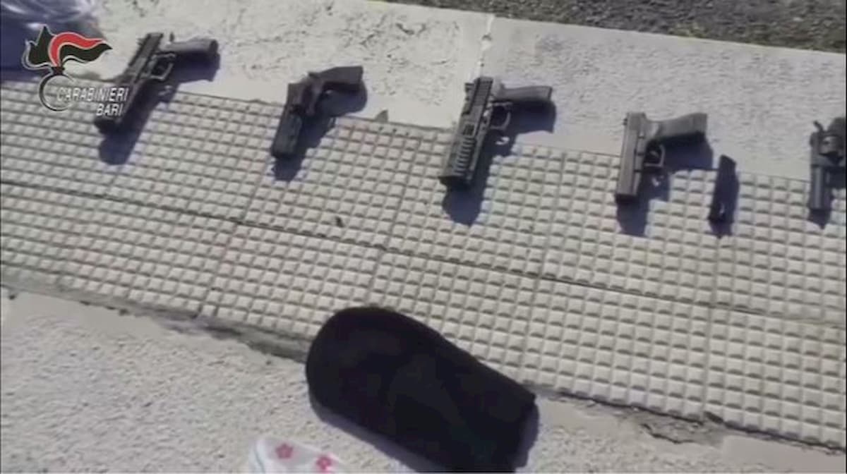 Assalto ad un furgone portavalori per un videoclip: rapper e cantante neomelodico nei guai VIDEO