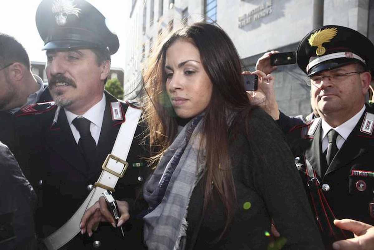 Coronavirus ferma anche il Ruby ter. "Troppa gente in aula, rinviamo"