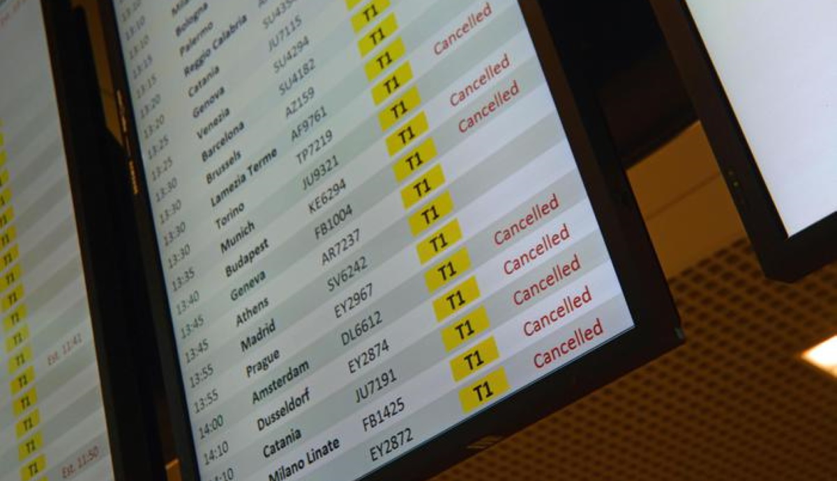 Sciopero aerei 25 febbraio per 24 ore: 350 voli cancellati da Alitalia