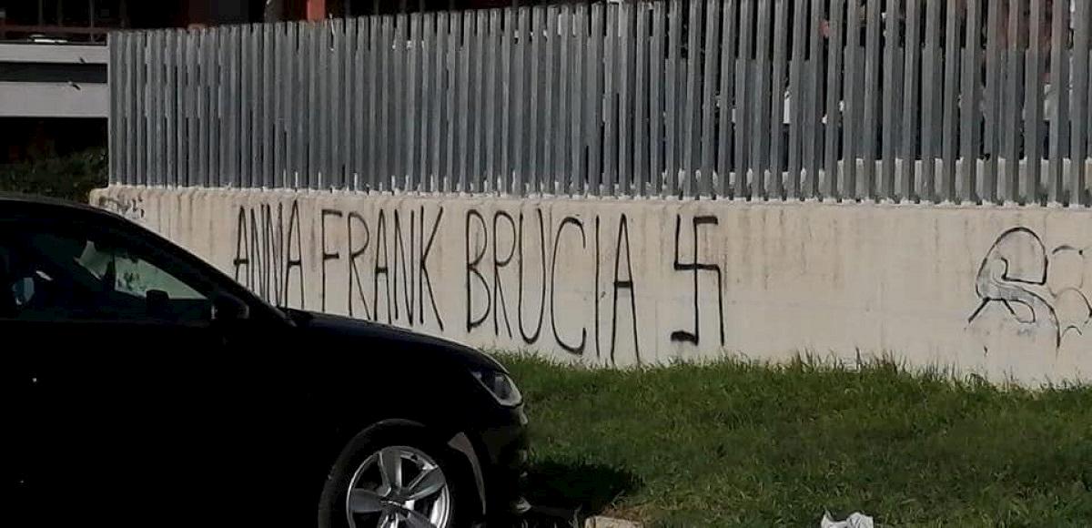 scritte antisemite pomezia