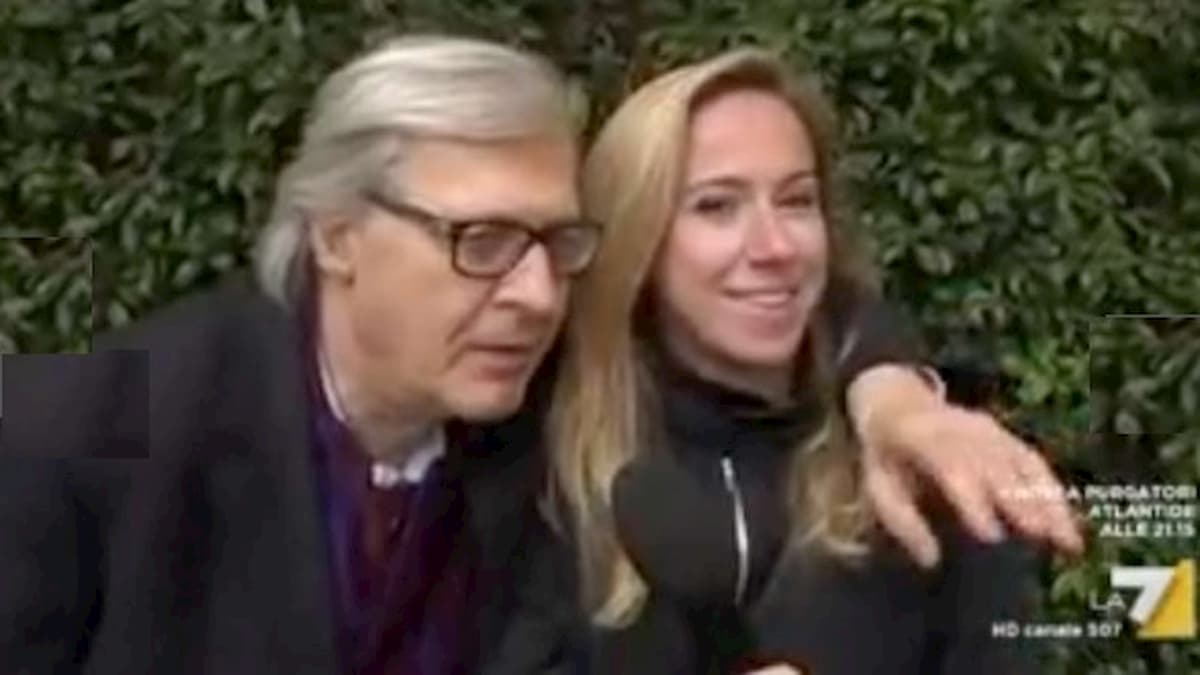 L'Aria che Tira, Sgarbi abbraccia l'inviata. Myrta Merlino: "Metta giù le mani..."