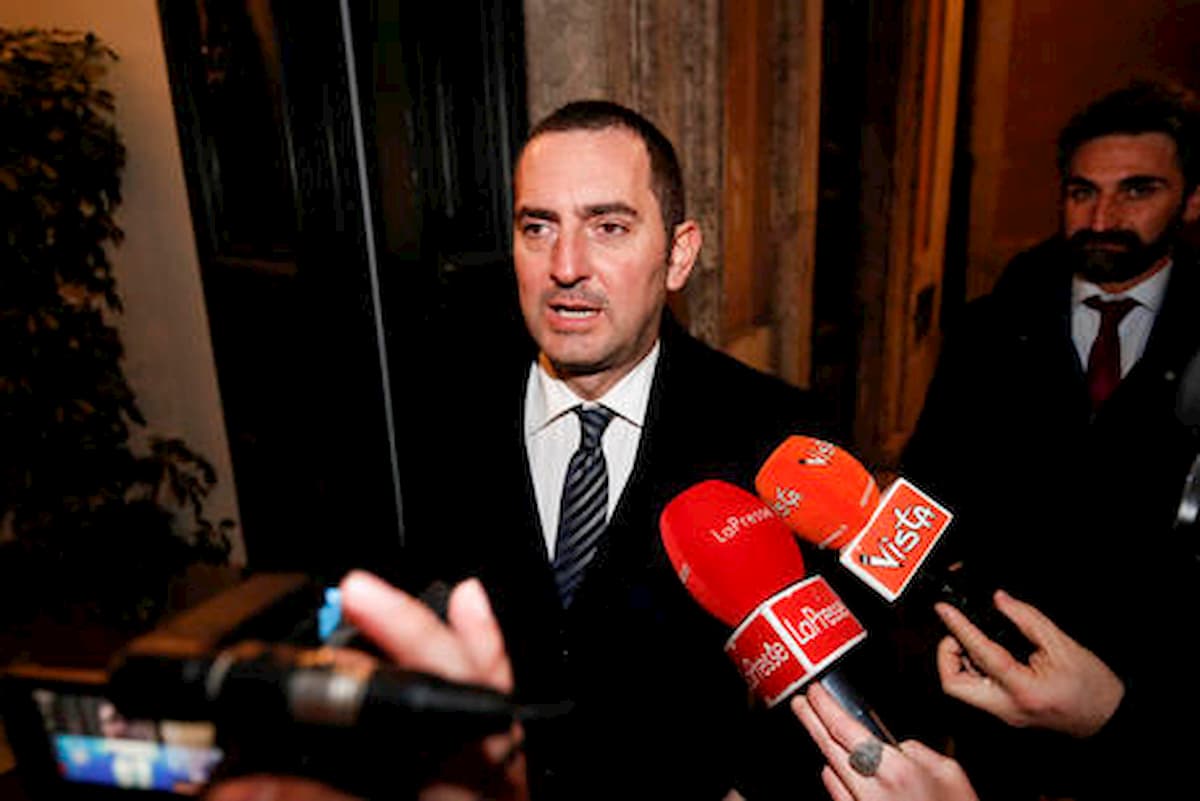 Coronavirus, il ministro Spadafora: "Partite di calcio a porte chiuse nelle zone a rischio"