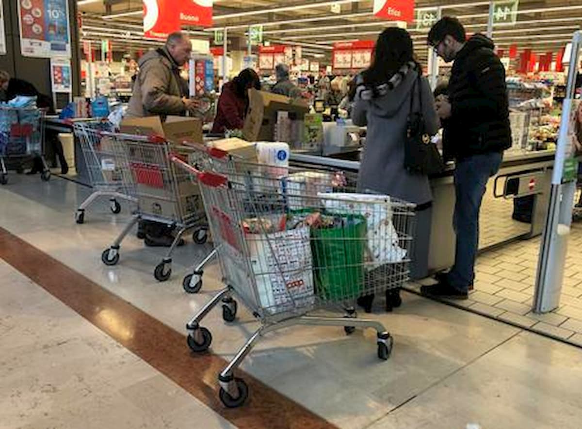 "Parchi commerciali" possono restare aperti: Dpcm, la falla sui centri commerciali