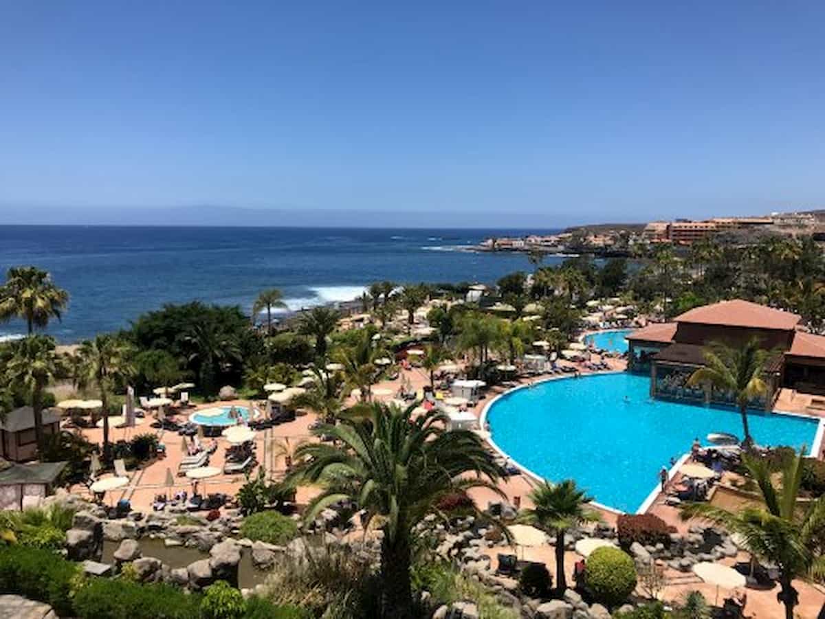 Coronavirus, medico italiano positivo fa scattare quarantena per mille persone a Tenerife