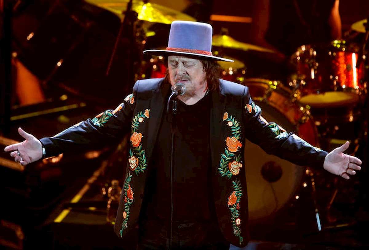 Sanremo 2020, Zucchero canta Solo una sana e consapevole libidine VIDEO