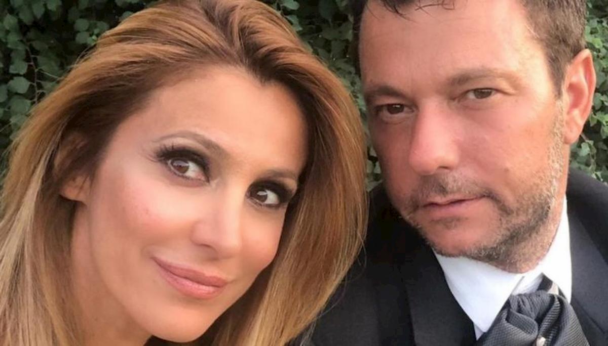 Gf Vip, Adriana Volpe furiosa con gli autori dopo la lettera del marito: si è tolta il microfono e rifiuta di rimetterlo