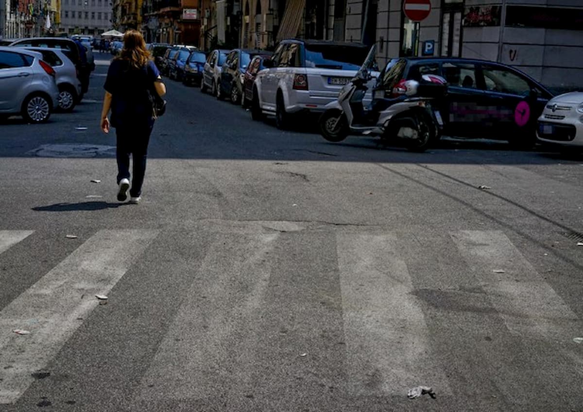 Coronavirus, la bufala delle scarpe infette che circola su WhatsApp