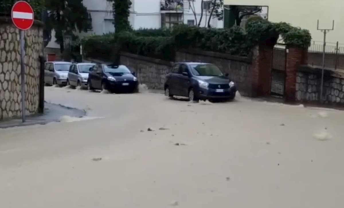 Avellino, guasto ad una conduttura idrica: mezza città senz'acqua VIDEO