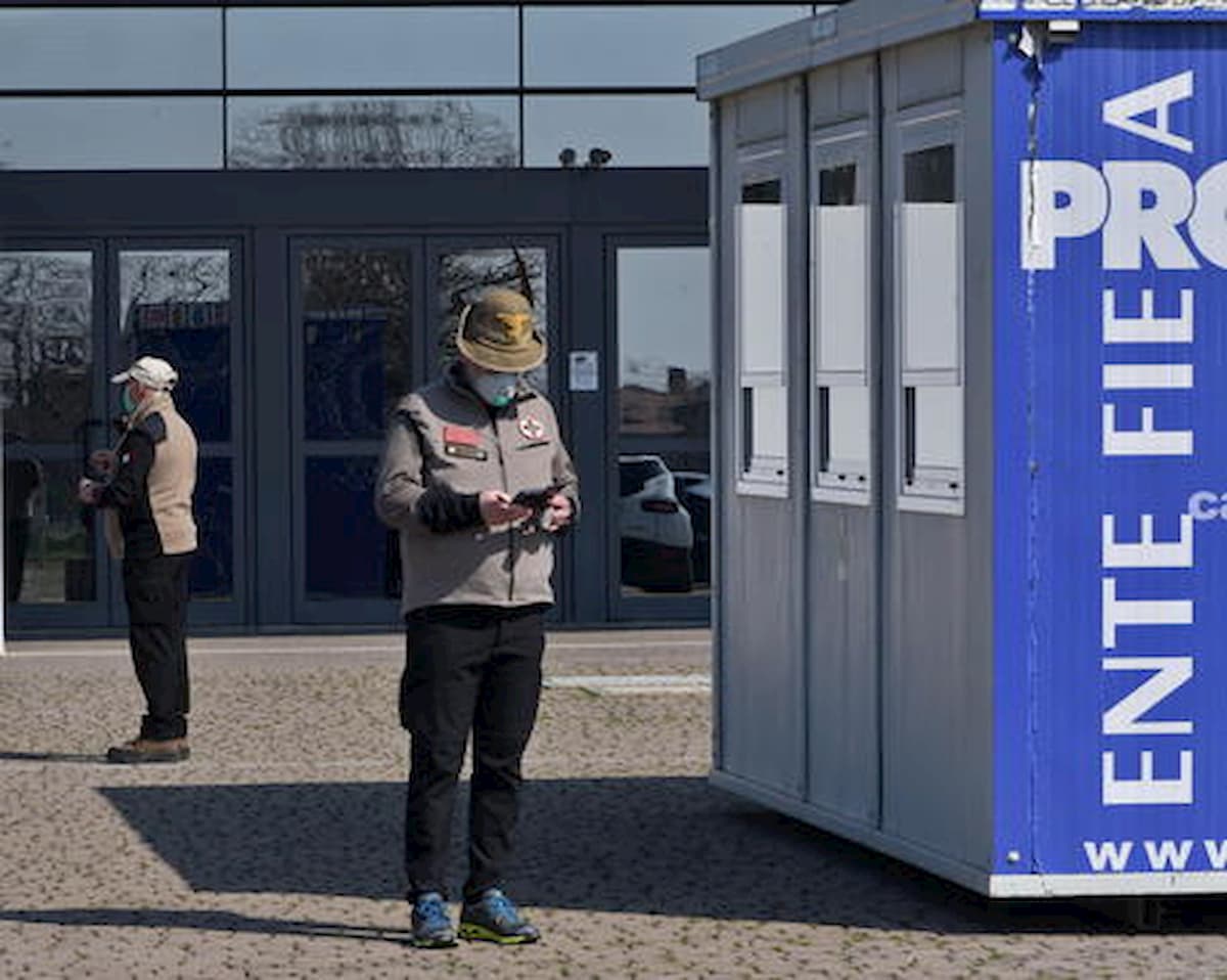 Coronavirus, l'ospedale da campo a Bergamo a rischio: mancano medici e infermieri