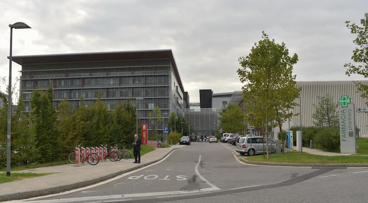 Coronavirus, frate Aquilino aiuta i parenti dei defunti: "Metto il telefono vicino alla salma e preghiamo insieme"