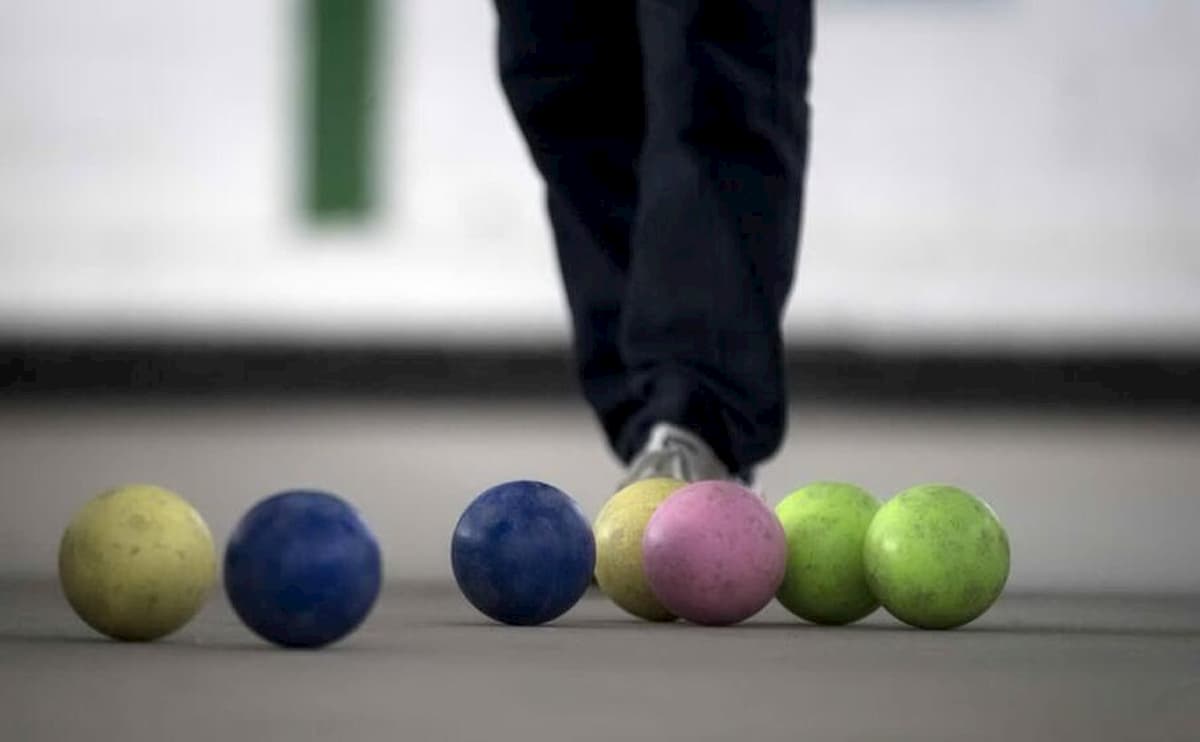 Coronavirus, sedici anziani infettati in un circolo di bocce in provincia di Imola
