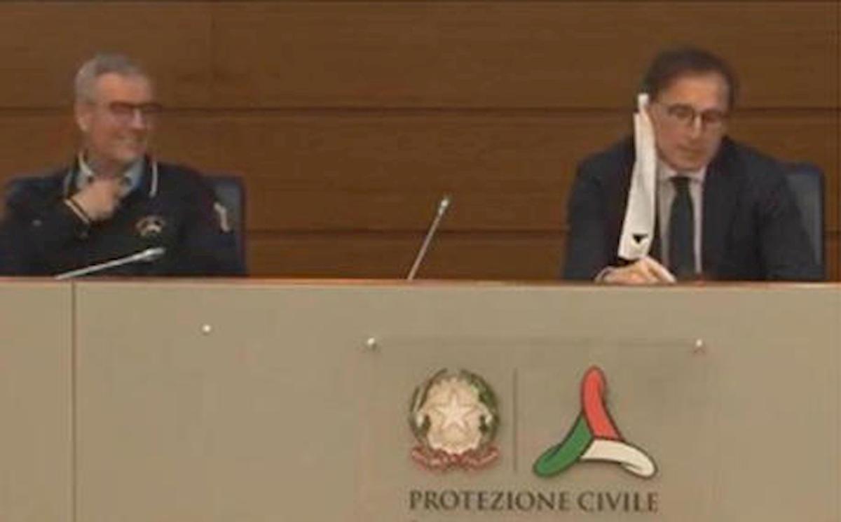 boccia mascherina orecchio