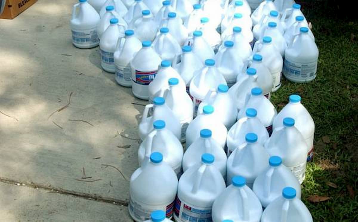 Coronavirus e fake news, dai gargarismi con la candeggina agli extracomunitari immuni al Covid-19