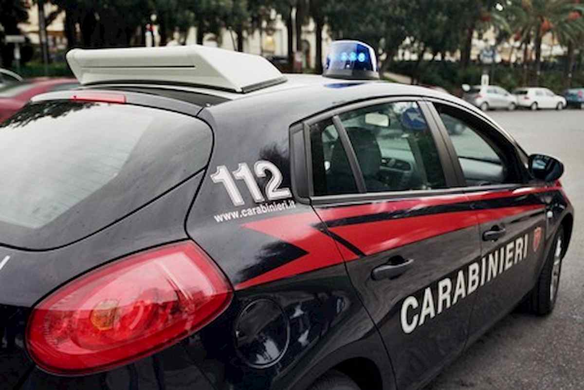 Cerignola, minacciano il parroco della cattedrale con la pistola e lo rapinano: 2 in fuga