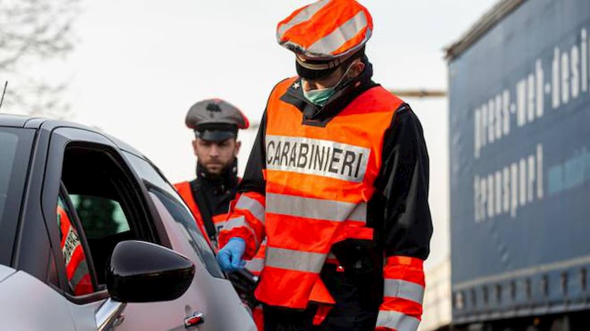 Coronavirus, dai rapporti in auto ai fuochi d'artificio: le violazioni surreali a Palermo