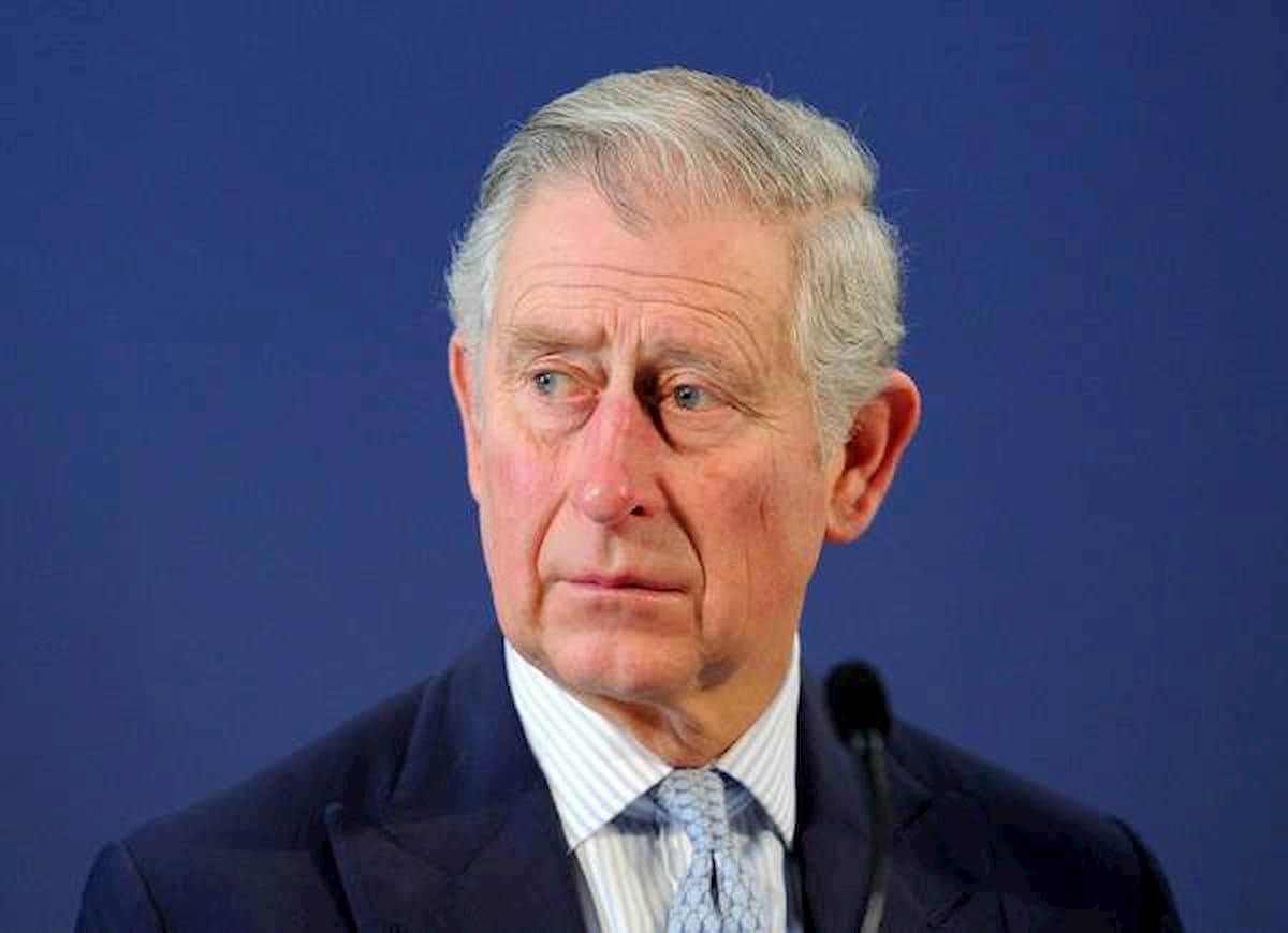 Principe Carlo positivo al Coronavirus: è in isolamento in Scozia