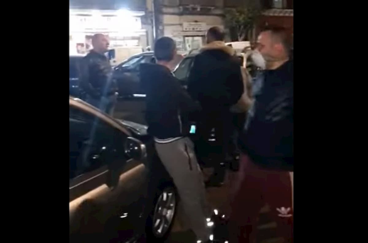 Coronavirus, a Catania folla a San Cristoforo: "Conte ci fa un baffo" VIDEO