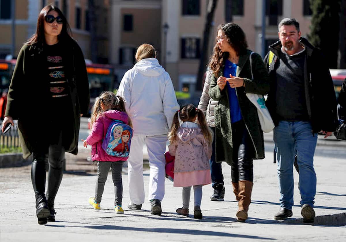Coronavirus, congedo parentale fino a 15 giorni: la misura del governo per le famiglie