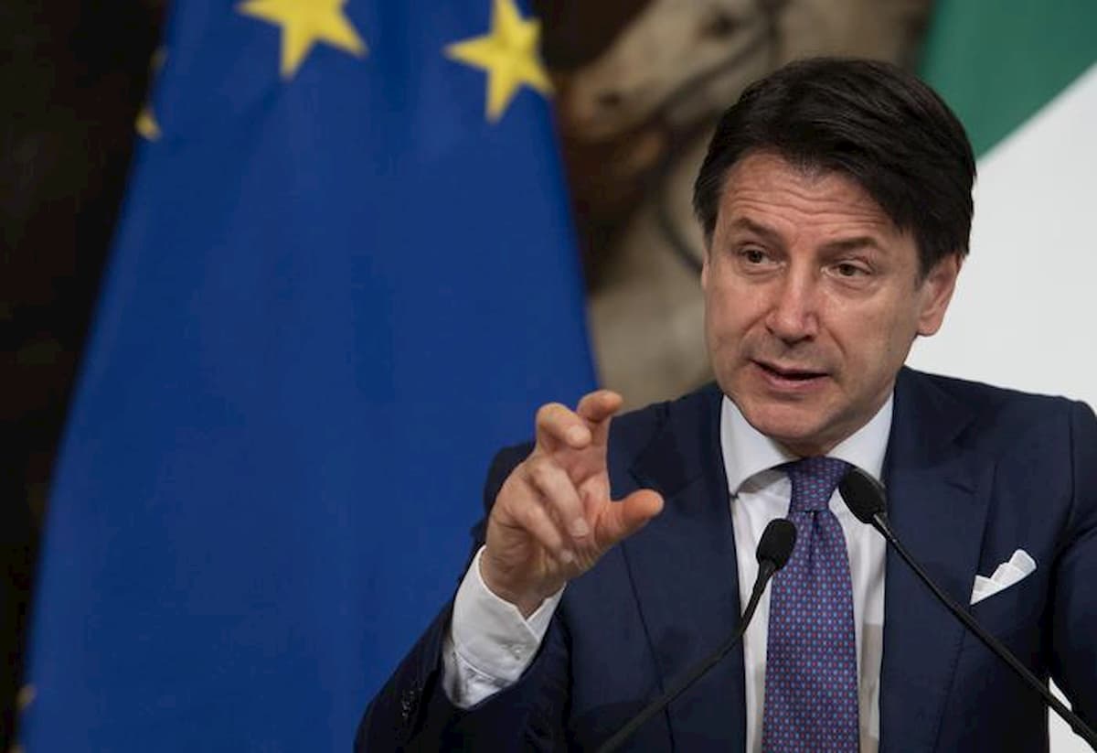 Coronavirus, Conte chiama la direttrice dell'ospedale di Bergamo. Lei: "Pensavo fosse l'allenatore"