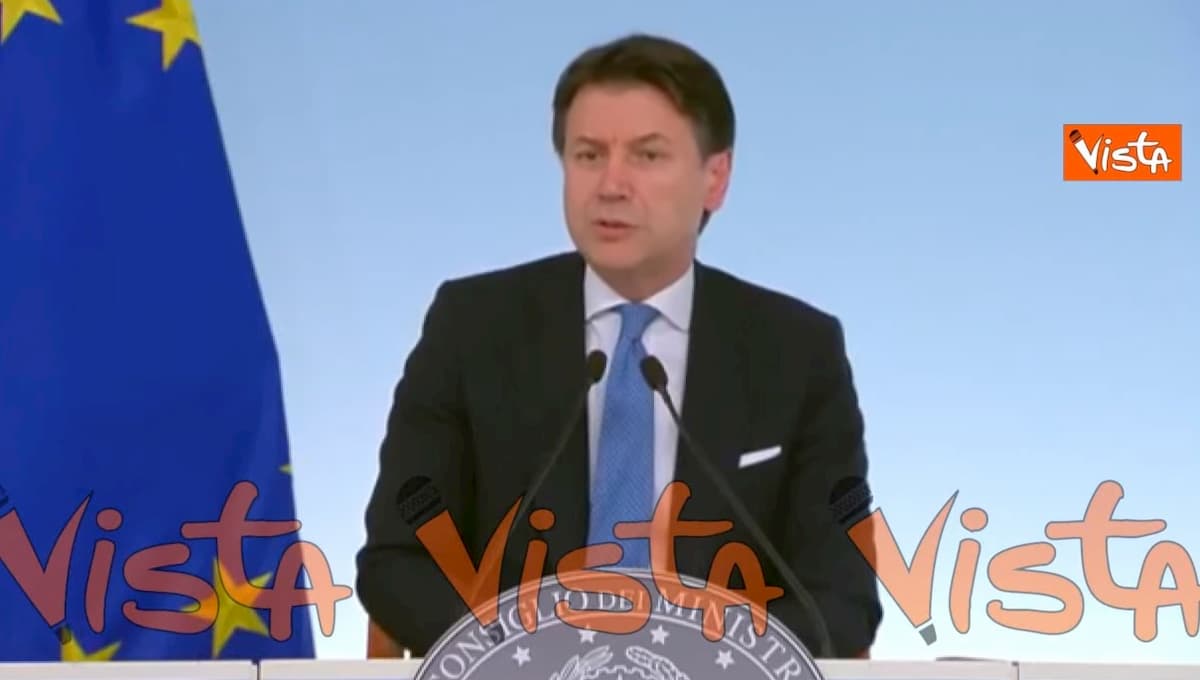 Coronavirus, lapsus di Conte: "Ho sentito il ministro Salvini" VIDEO