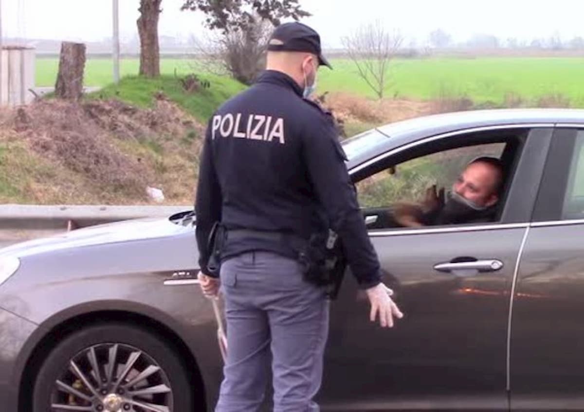 Coronavirus, se hai sintomi ed esci rischi l'accusa di omicidio doloso. Se falsifichi l'autocertificazione fino a 6 anni di carcere