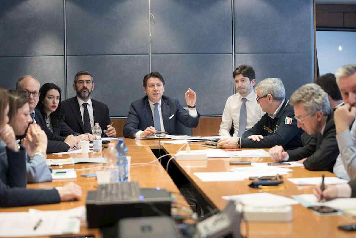 Coronavirus: 1694 contagiati, 34 morti, 83 guariti. Il governo annulla le ordinanze dei sindaci "fuori asse"