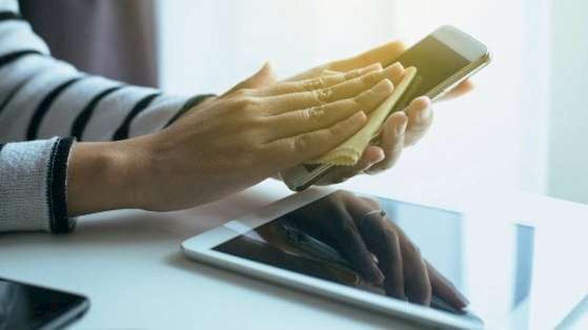Coronavirus: come disinfettare pc, smartphone e tablet? La guida Apple