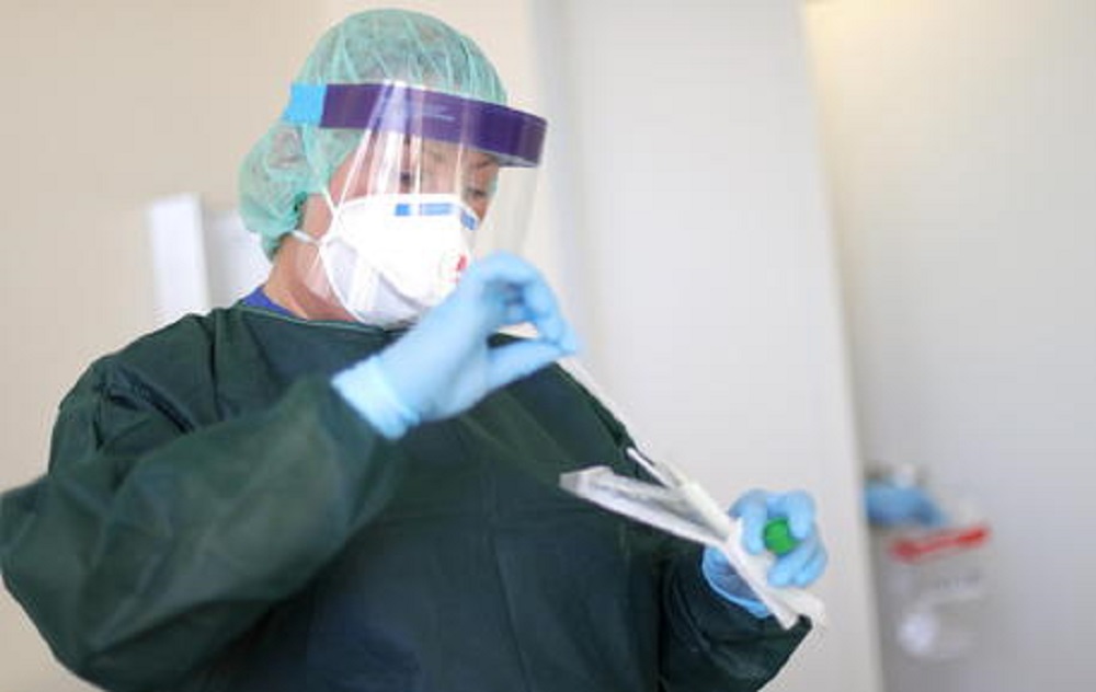 Coronavirus, anziana dimessa dall'ospedale ma a casa c'è il marito di 88 anni