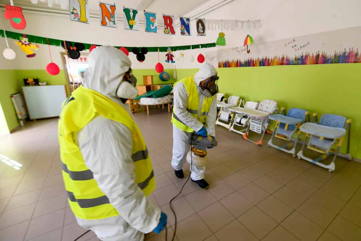 Scuole chiuse in Italia di fatto fino a Pasqua per muro anti contagio. Governo di fronte a scelta estrema