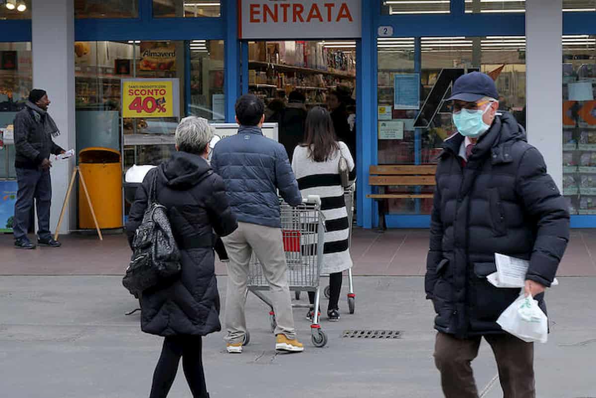 Coronavirus, quali sono gli alimenti più comprati dagli italiani: pasta, farina, riso e carne in scatola