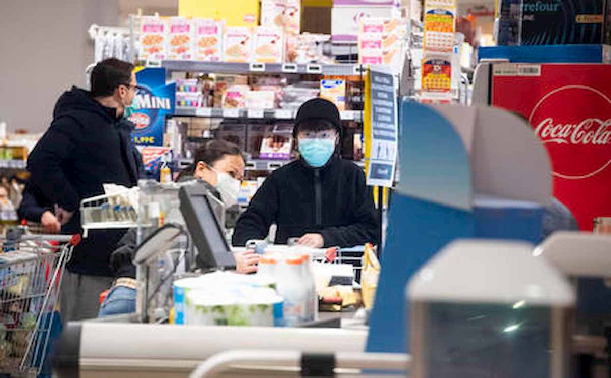 Coronavirus, nel Lazio negozi e supermercati aperti 8.30/19. La domenica chiusi alle 15