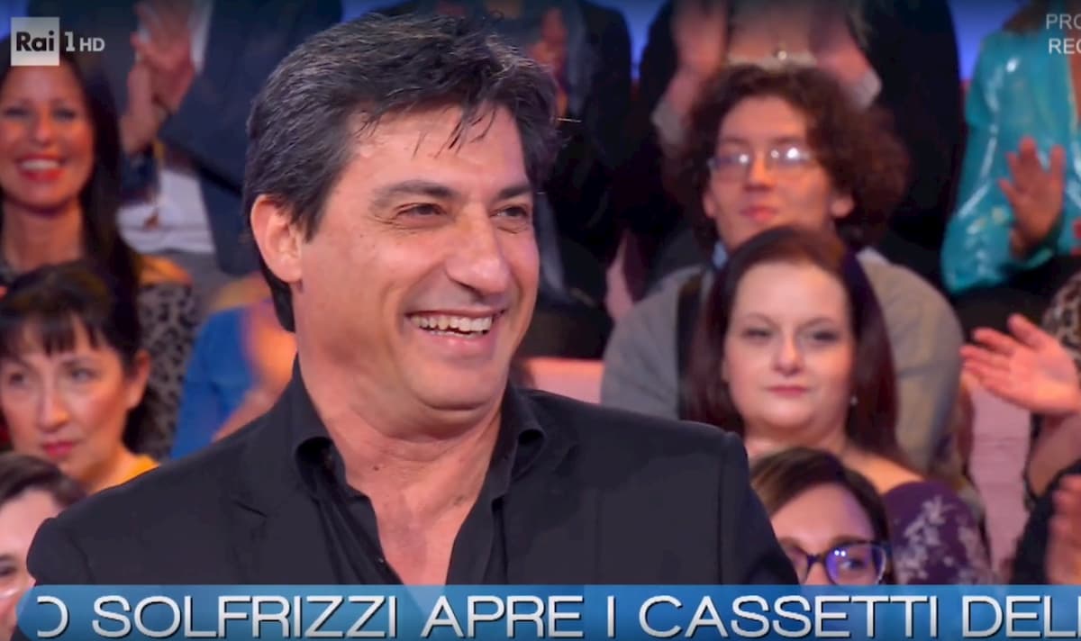 Emilio Solfrizzi a Vieni da Me: "Sul set di Tutti pazzi per amore..."