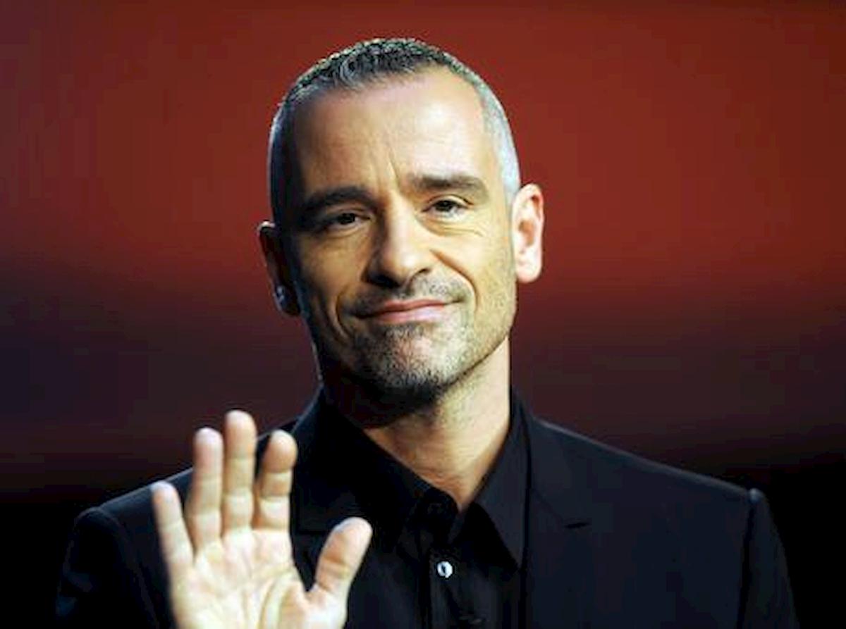 Eros Ramazzotti, nuovo amore. Dagospia: "E' una conduttrice Rai più giovane di lui"