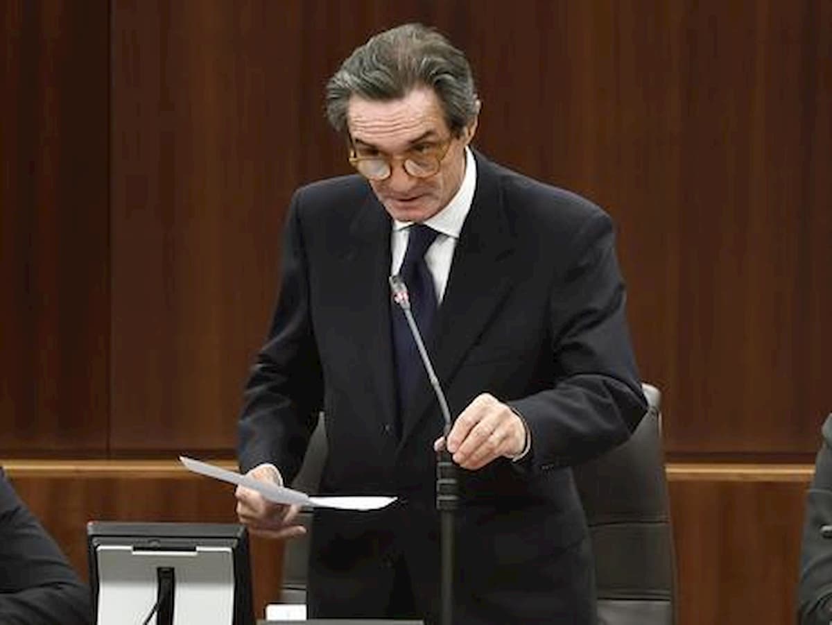 Coronavirus, Gallera e Fontana: "Chiudere la Lombardia per 15 giorni. Stop a mezzi pubblici e negozi"