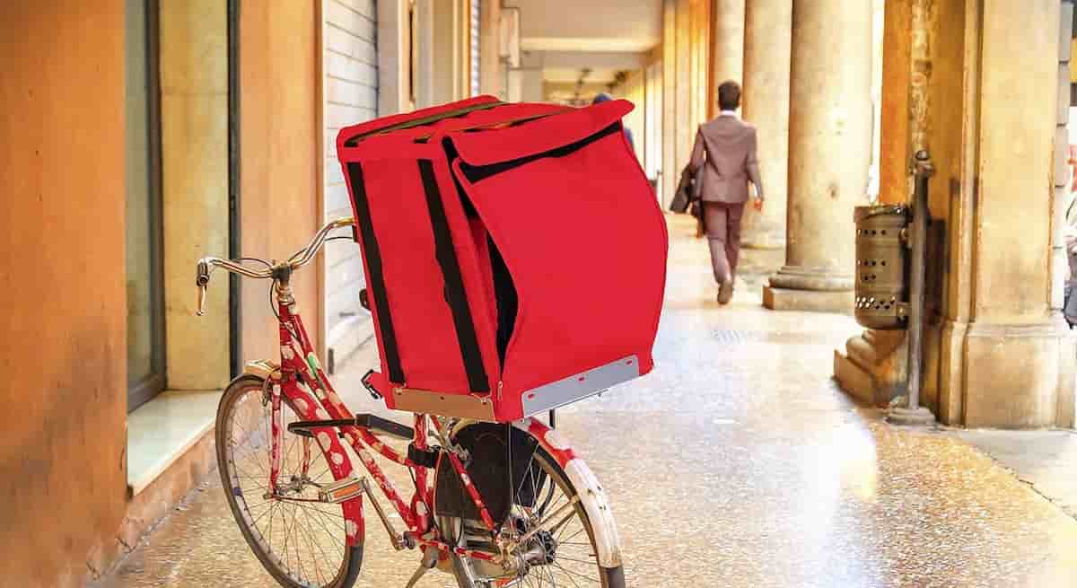 Coronavirus e food delivery in Italia: le regole per chi consegna cibo a domicilio