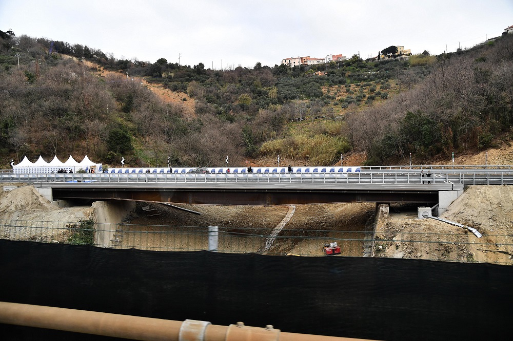 Frana per pioggia sull'A6, chiuso viadotto vicino Savona