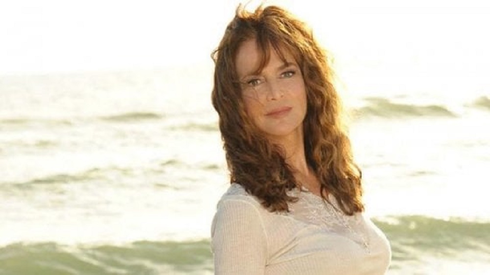 Coronavirus, sindaco Santa Maria Capua Vetere contro l'attrice: "Doveva avvisare". Ce l'ha con la De Sio?