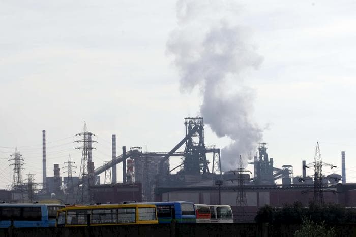 Ilva, l'accordo salva gli impianti e annulla le cause. Ma già da dicembre Mittal può andarsene quando vuole