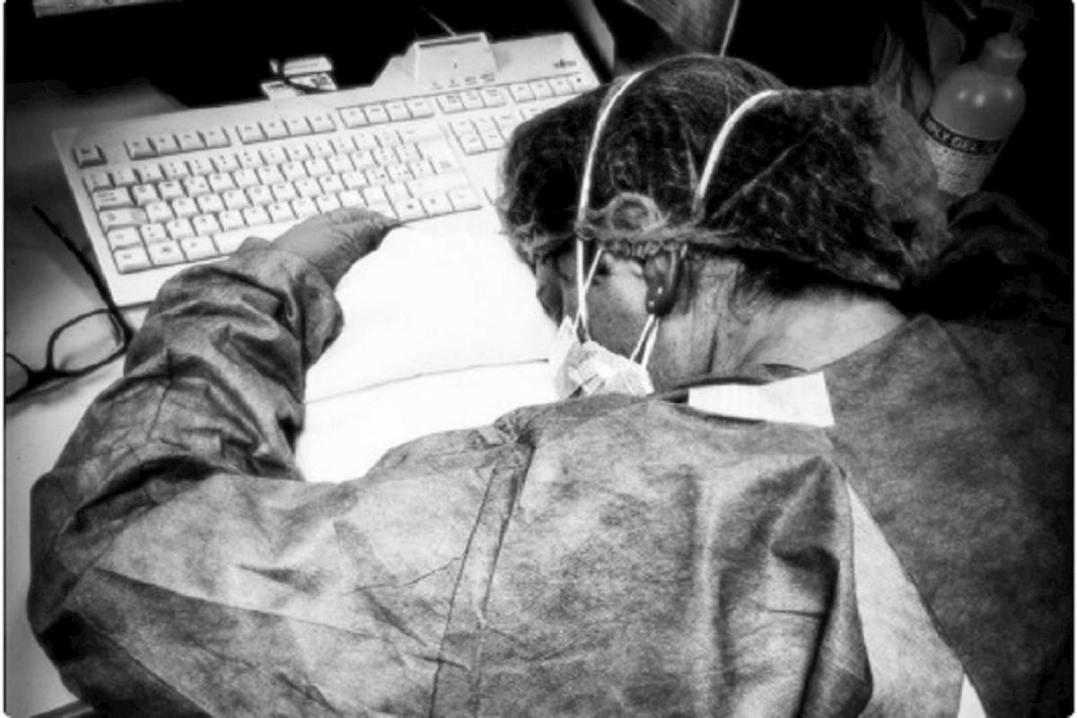 coronavirus infermiera mascherina