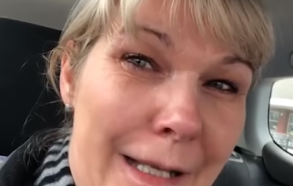 Coronavirus, infermiera in lacrime lascia l'ospedale dopo 2 giorni e trova scaffali vuoti al supermercato