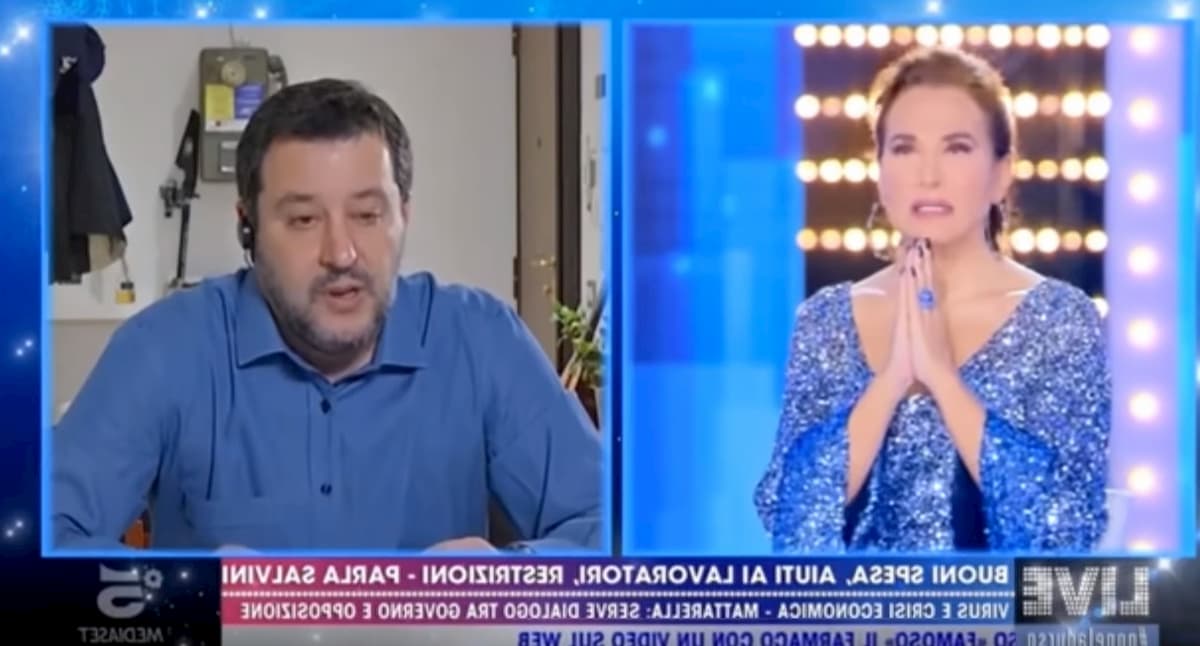 Salvini e Barbara D’Urso recitano l’Eterno Riposo per i morti di coronavirus VIDEO