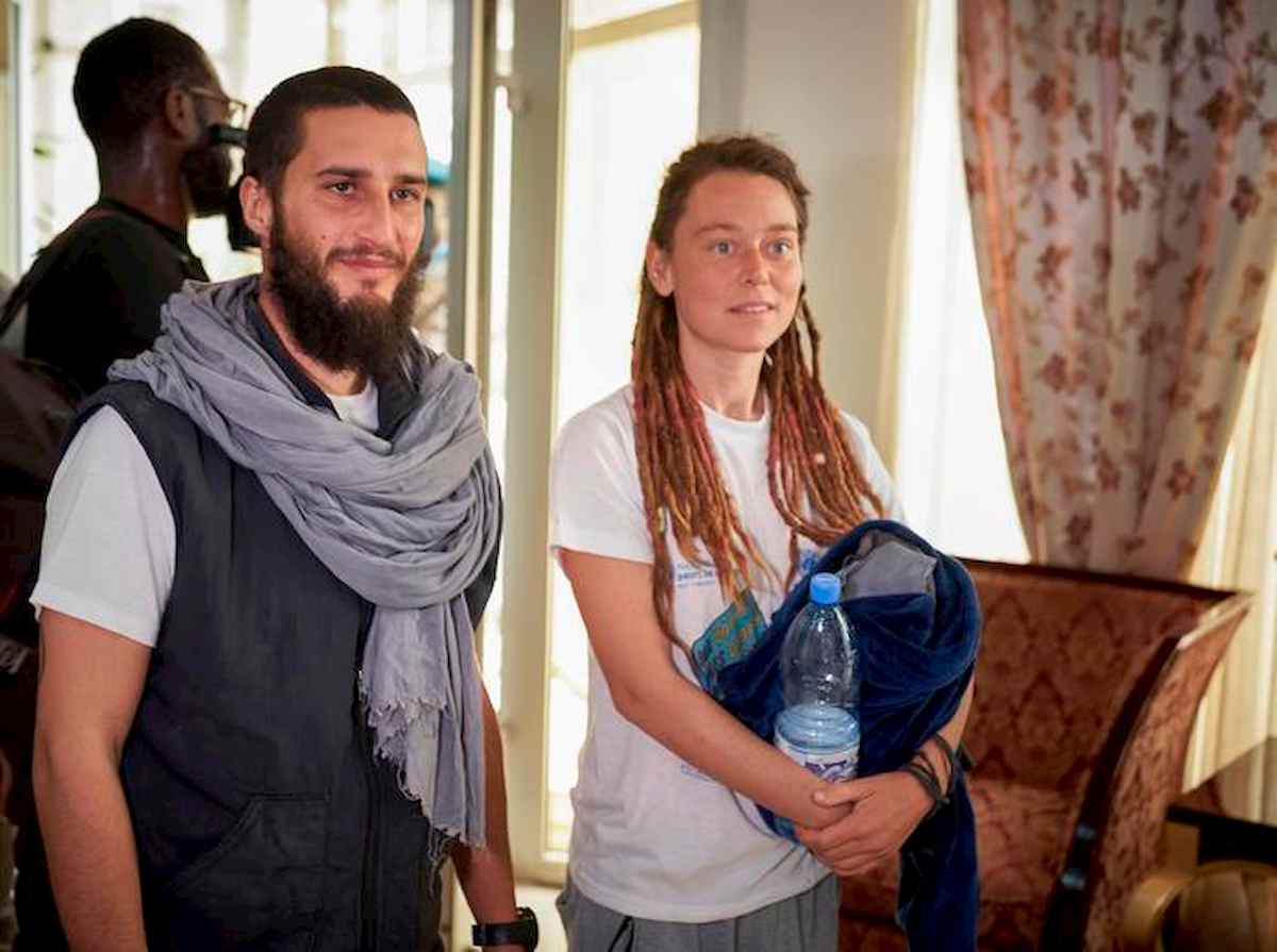 Luca Tacchetto atterrato a Roma: lui e la fidanzata fuggiti dai rapitori vestiti da tuareg