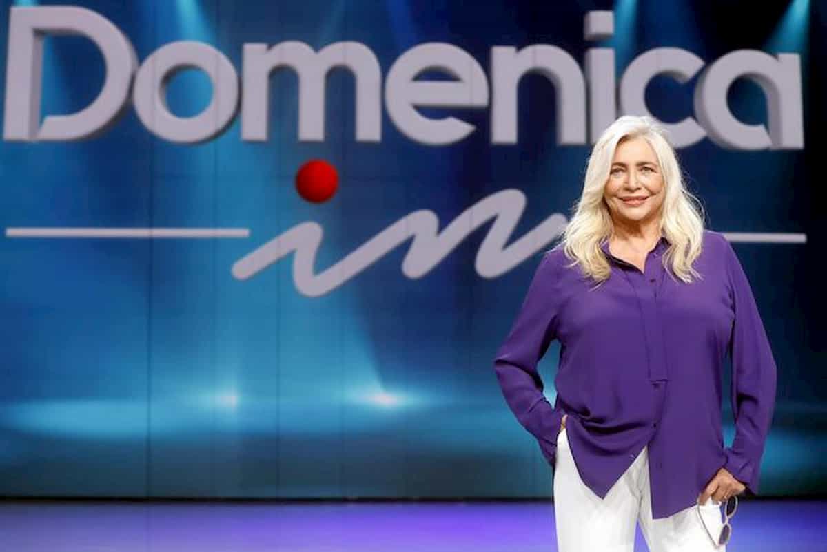 Mara Venier, gaffe a Domenica In sul Coronavirus: "Le partite non ci sono". Ma la serie A si stava giocando