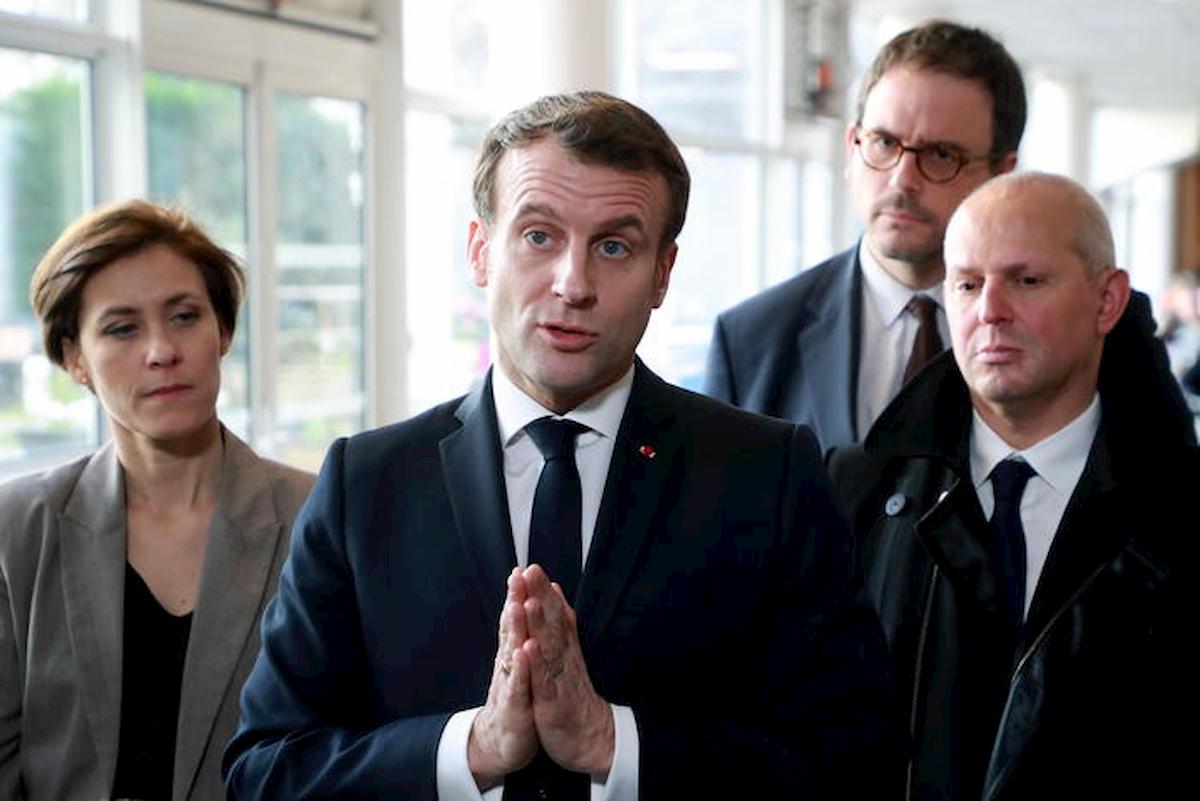 Coronavirus, i francesi non ci credono, Macron chiude tutto. Ma non le elezioni