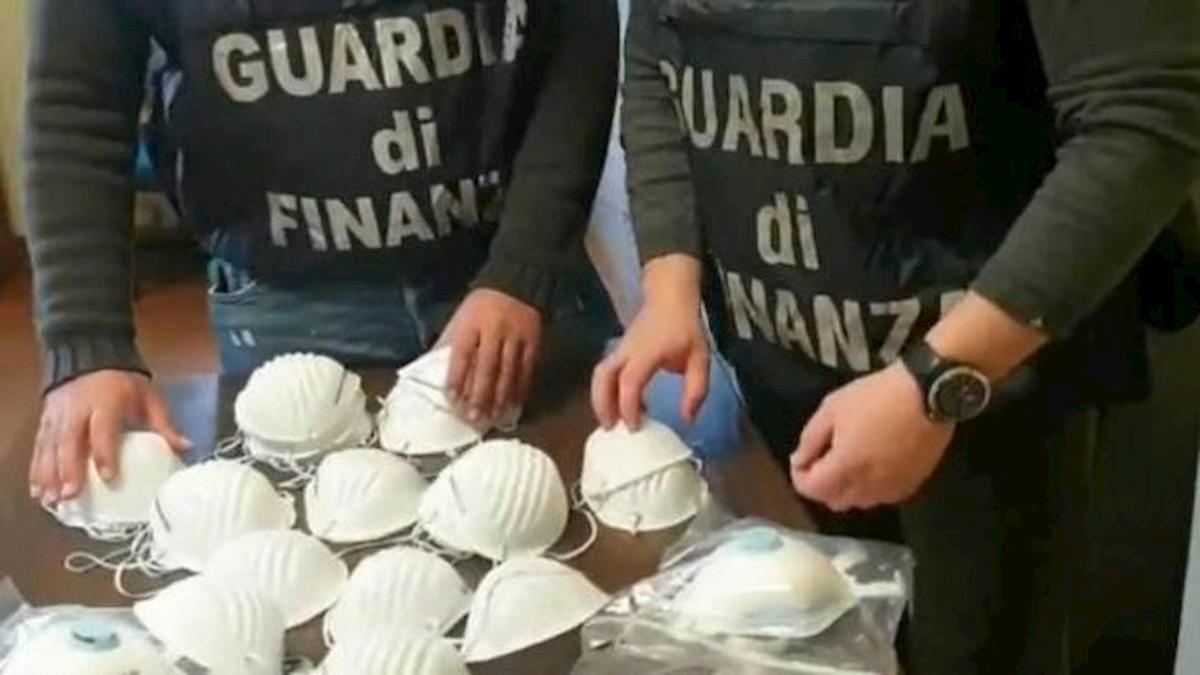 Coronavirus, mascherine vendute a prezzi gonfiati anche del 6150%. Sequestri in tutta Italia
