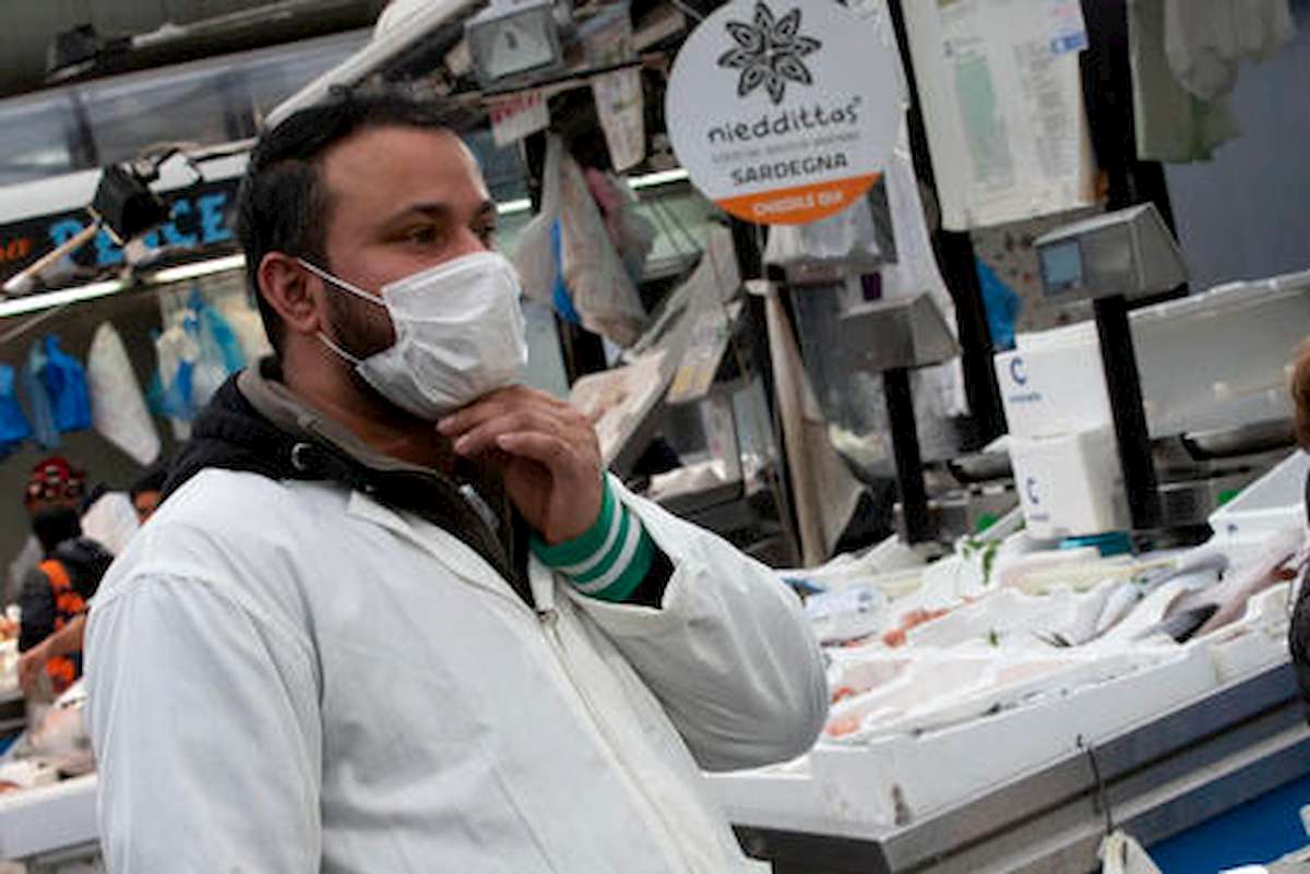 mascherine foto ansa