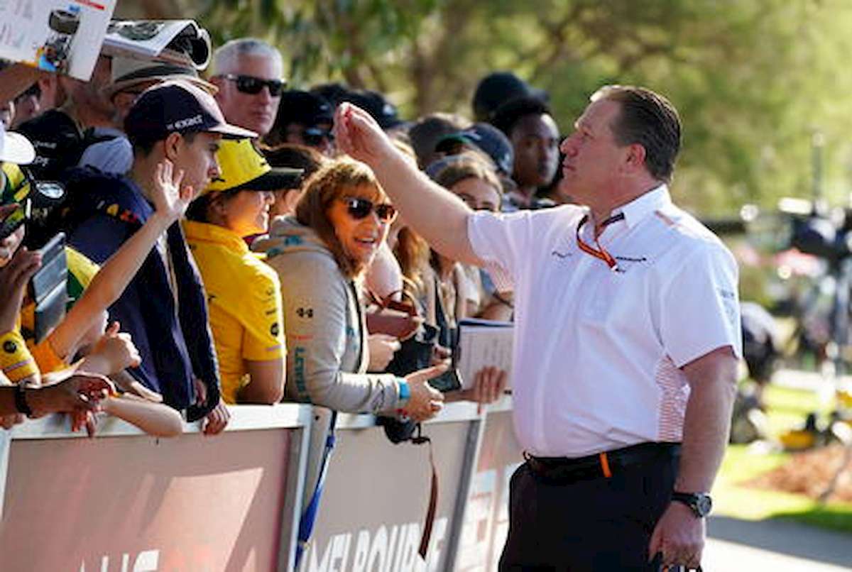 Coronavirus, McLaren si ritira dal Gp Australia: un membro della scuderia è positivo