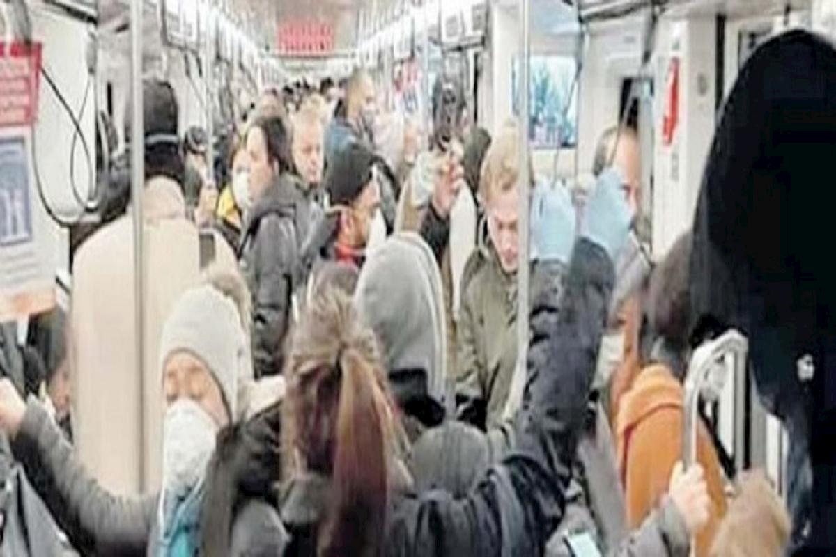 coronavirus folla metro milano